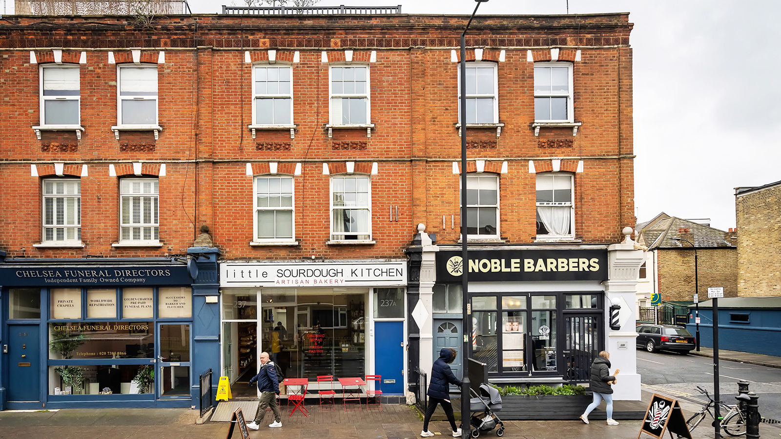 237 Munster Road<br>Fulham<br>London<br>SW6 6BT