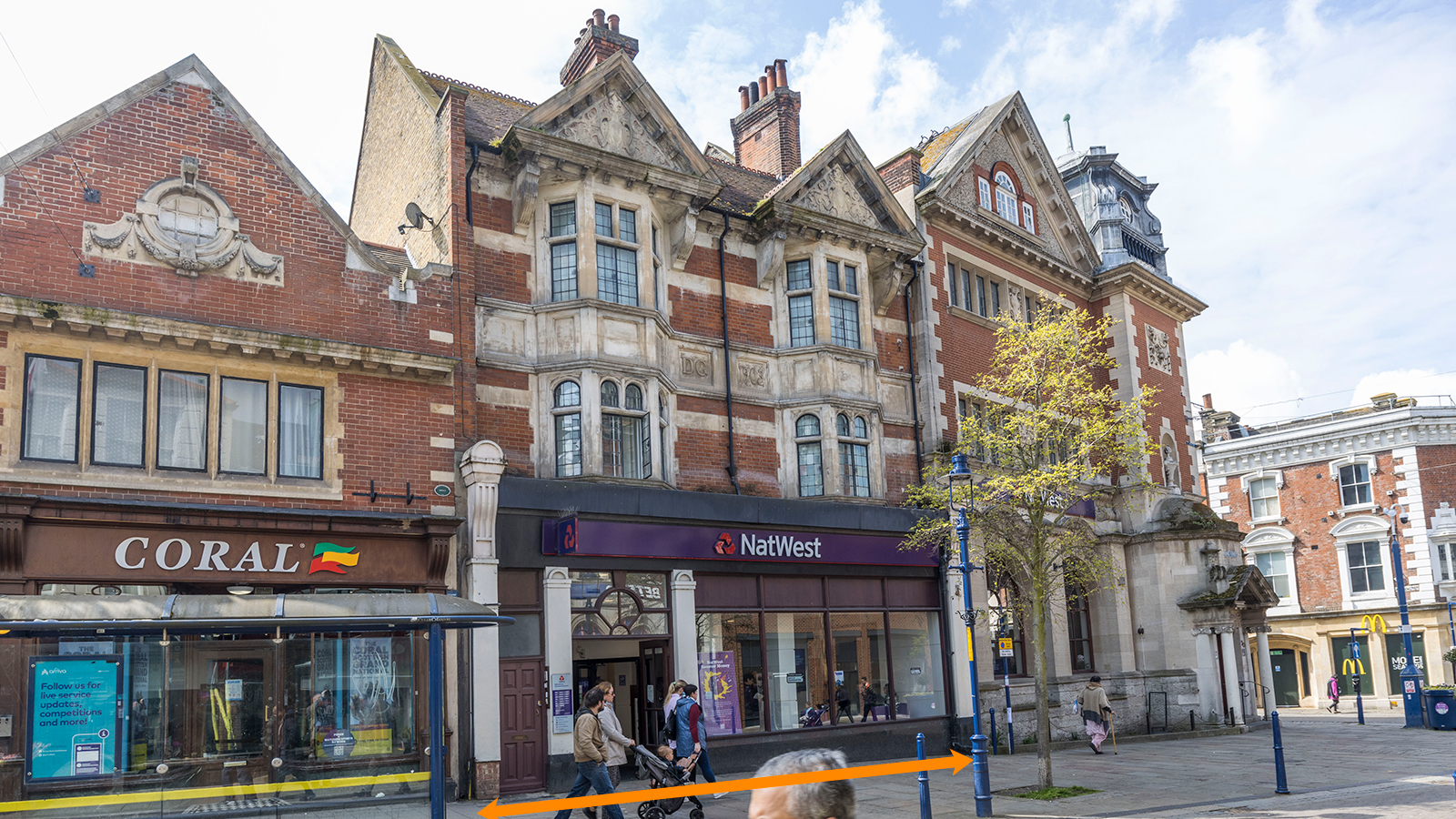 NatWest Bank<br>29 King Street<br>Gravesend<br>Kent<br>DA11 2DU